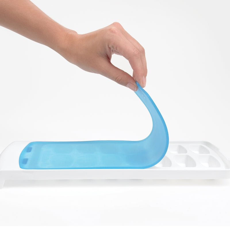 OXO Good Grips No-Spill Ice Cube Tray - iQ living