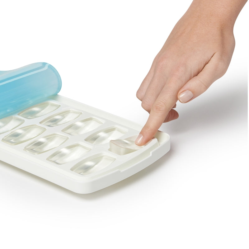 OXO Good Grips No-Spill Ice Cube Tray - iQ living