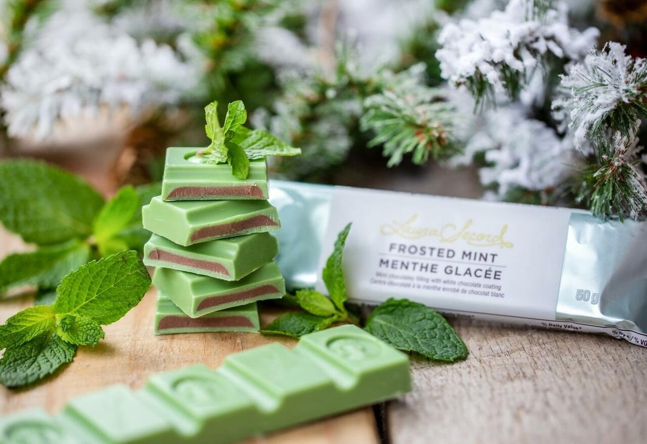 Laura Secord Milk Chocolate Frosted Mint Bar - iQ living