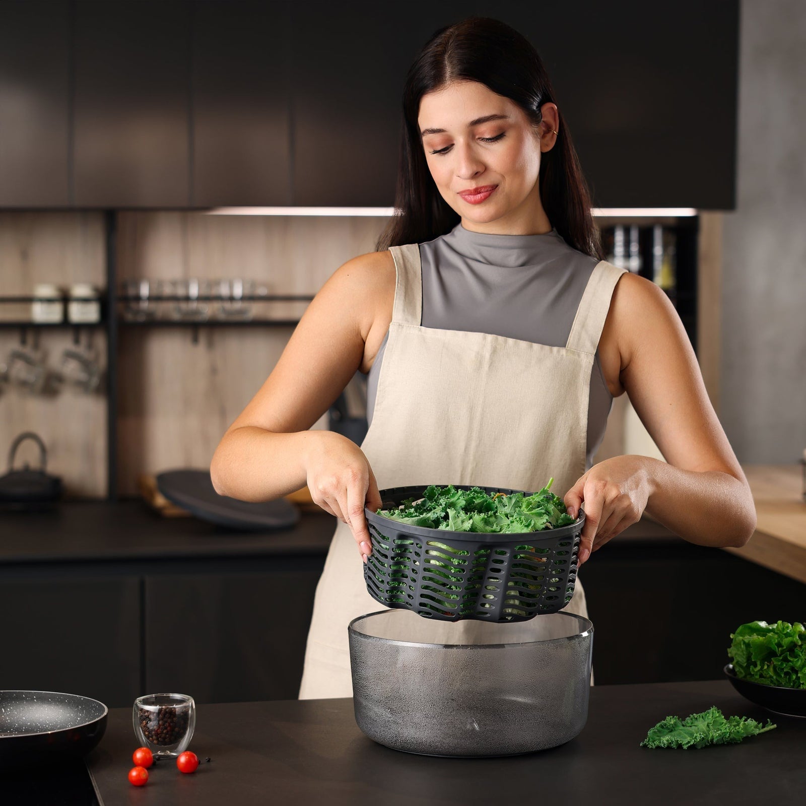 Zyliss Easy Spin Salad Spinner - Black - iQ living