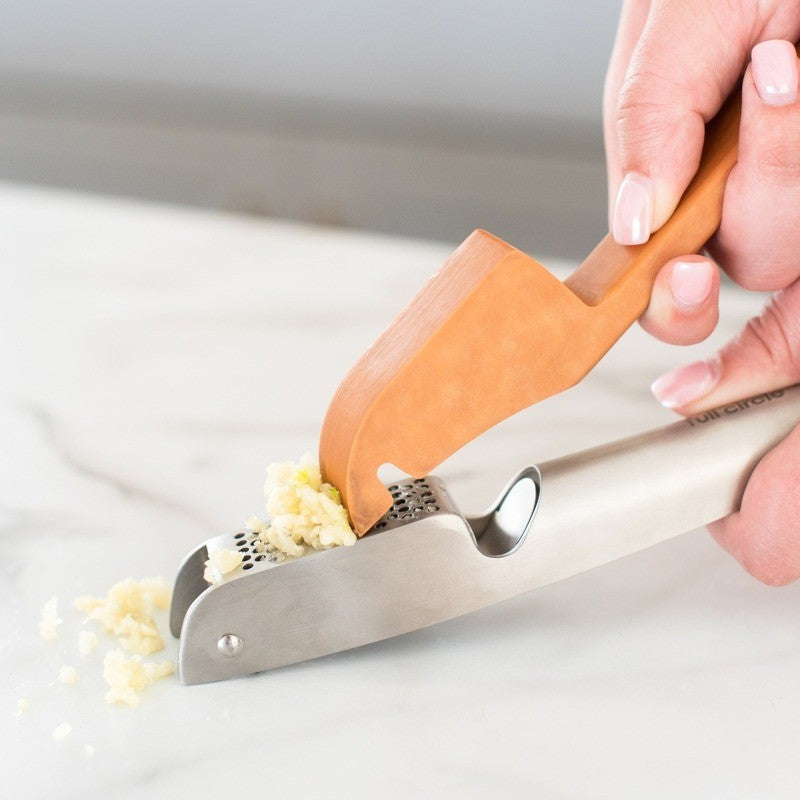 Full Circle Kraft Crushed It Garlic Press - iQ living