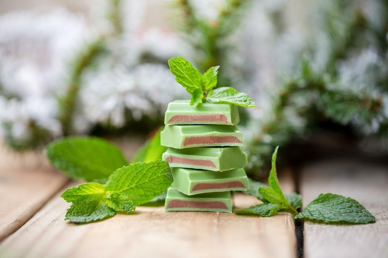 Laura Secord Milk Chocolate Frosted Mint Bar - iQ living