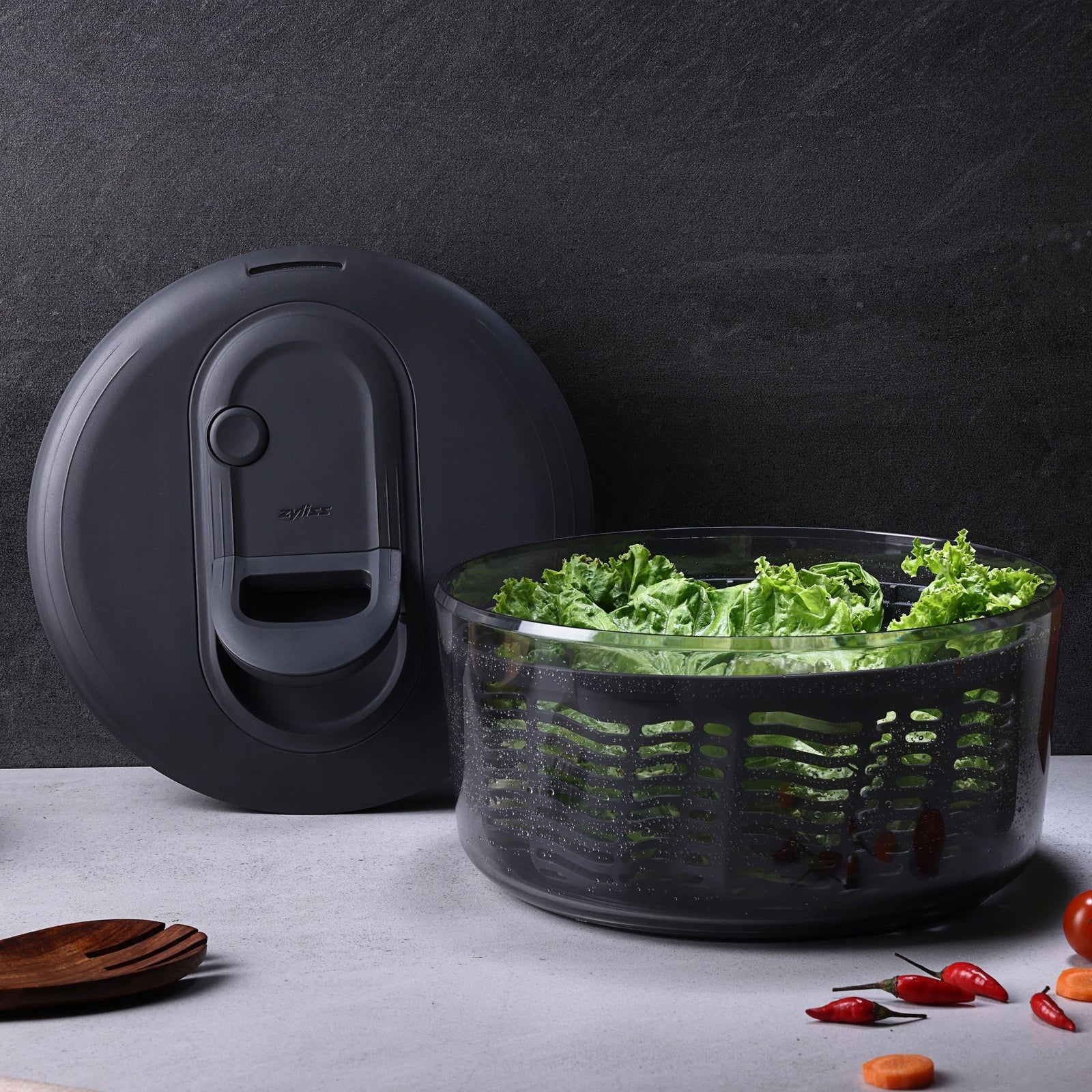 Zyliss Easy Spin Salad Spinner - Black - iQ living