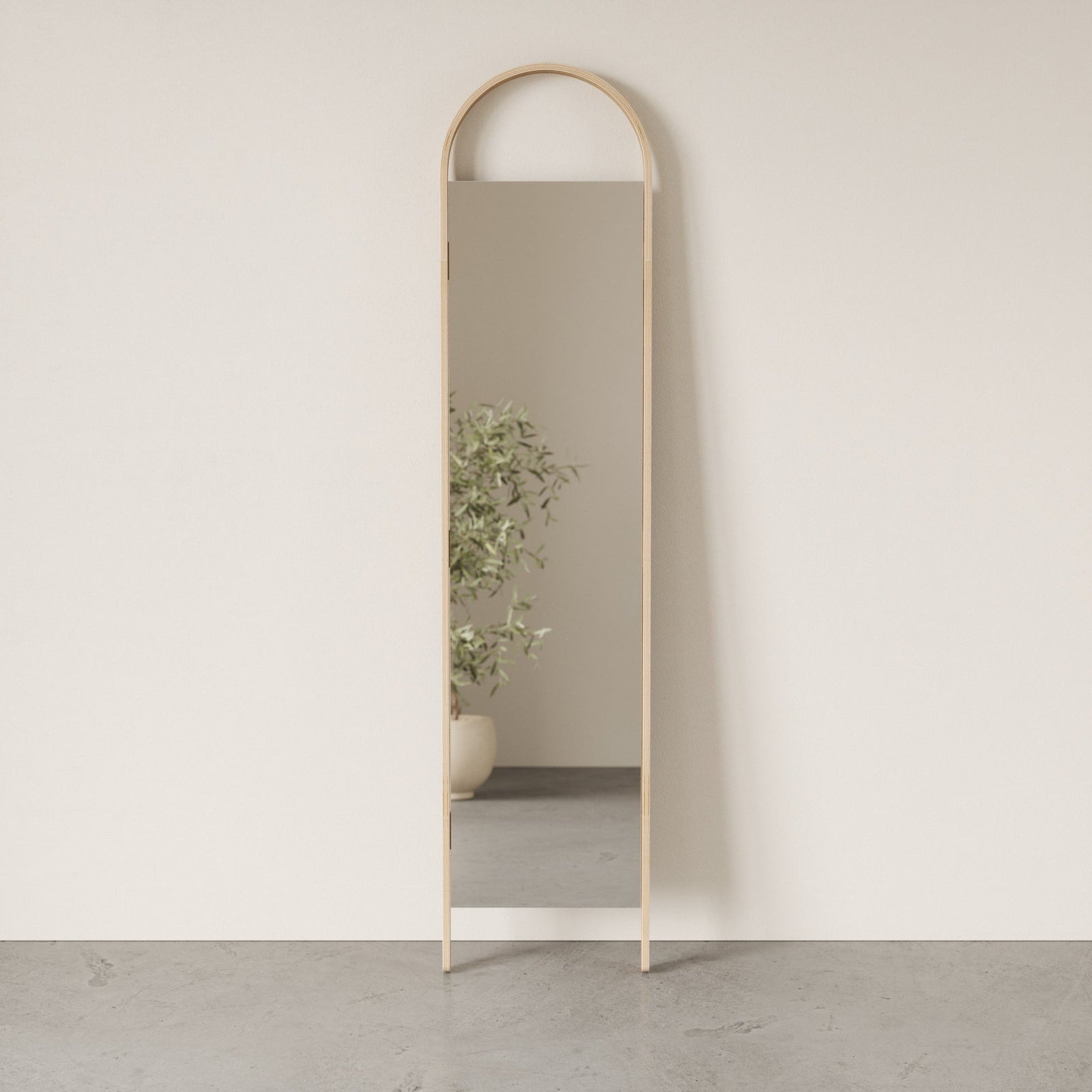 Umbra Bellwood Leaning Mirror - iQ living