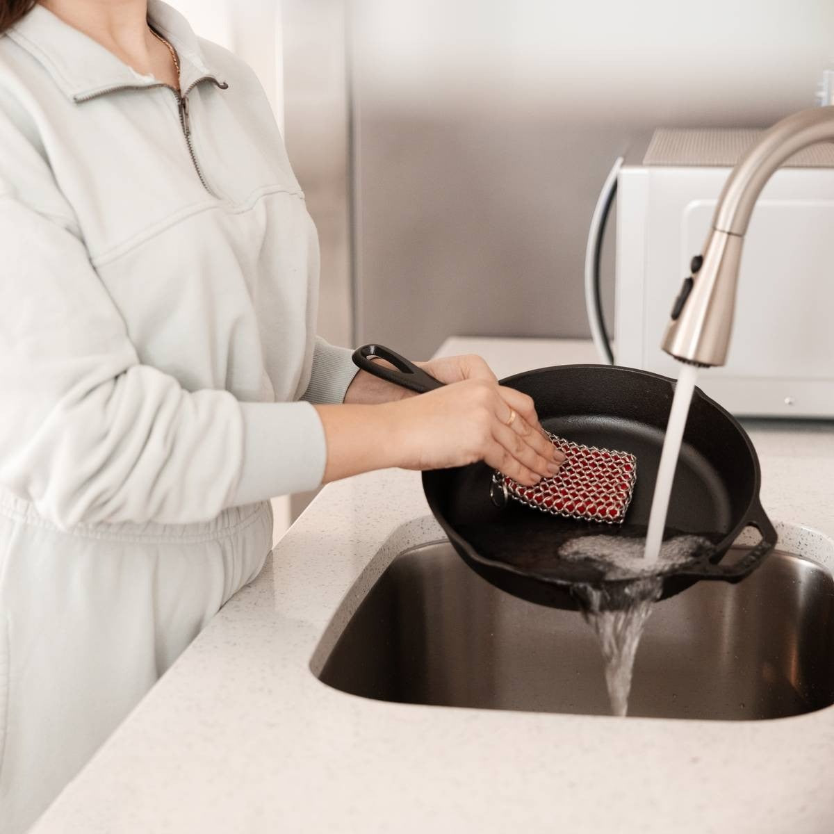 Outset Chain Mail Cast Iron Scrubber - iQ living