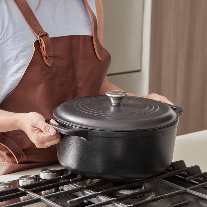 Victoria Cast Iron Dutch Oven 6.6L