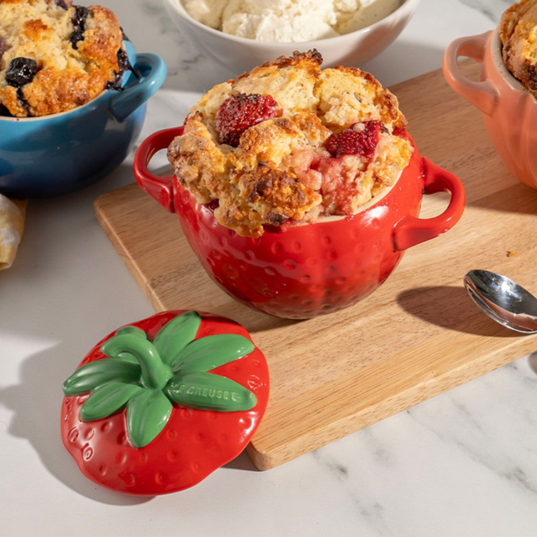 Le Creuset Mini Cocotte Strawberry 570ml