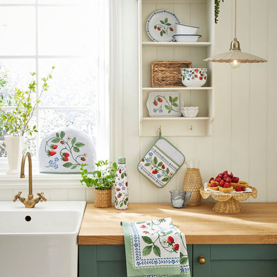 Ulster Weavers Water Bottle Strawberry Patch 17oz