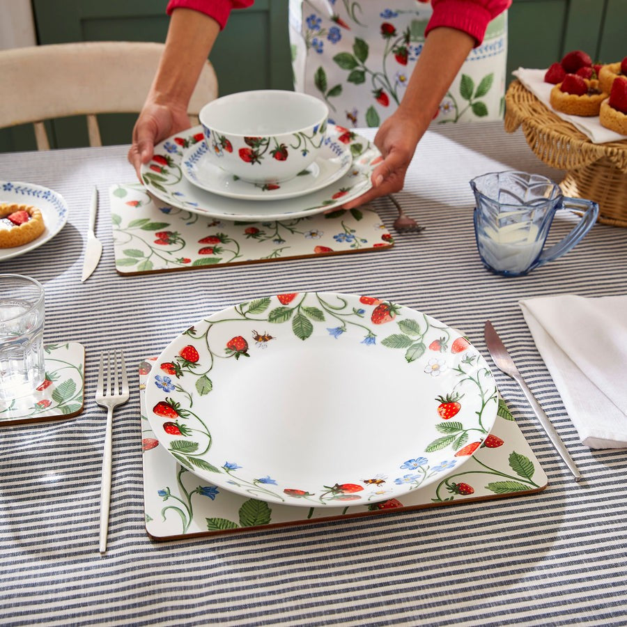 Ulster Weavers Strawberry Patch Dinner Plate 10.5"