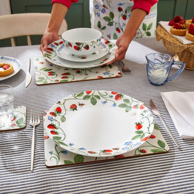 Ulster Weavers Strawberry Patch Dinner Plate 10.5"
