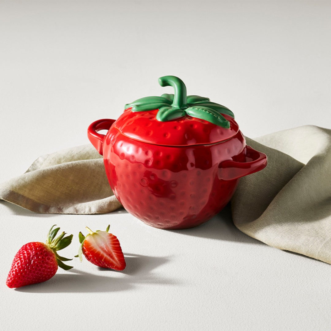 Le Creuset Mini Cocotte Strawberry 570ml