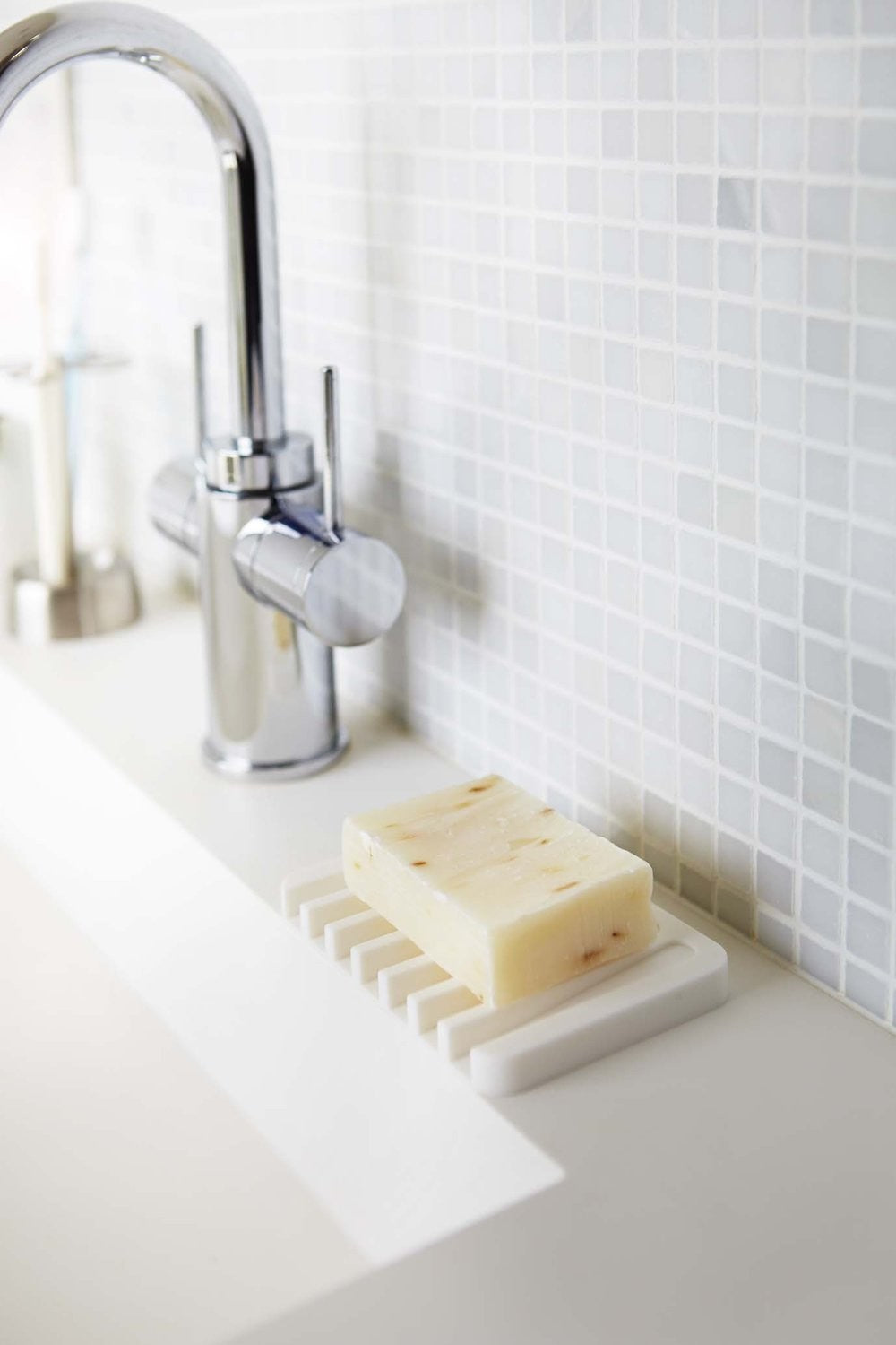 Yamazaki Flow Self-Draining Soap Dish