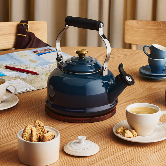 Le Creuset 1.6L Classic Whistling Tea Kettle